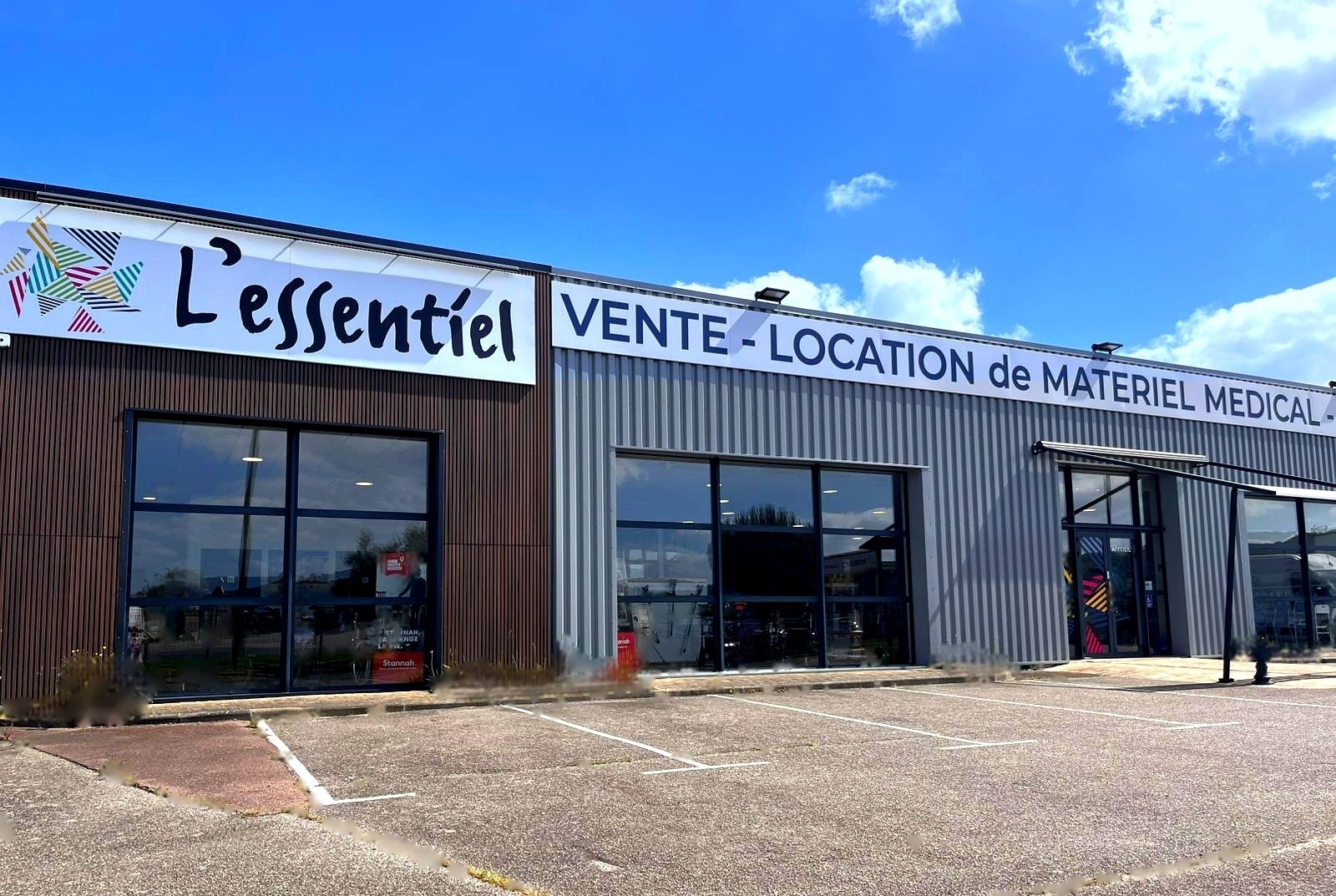 Devanture de magasin l'Essentiel